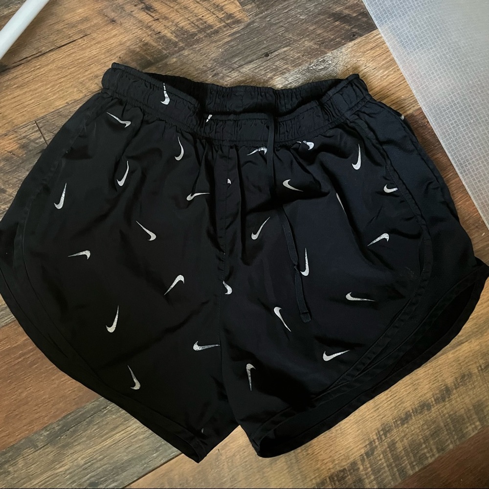 💜GUC line Nike shorts medium💜